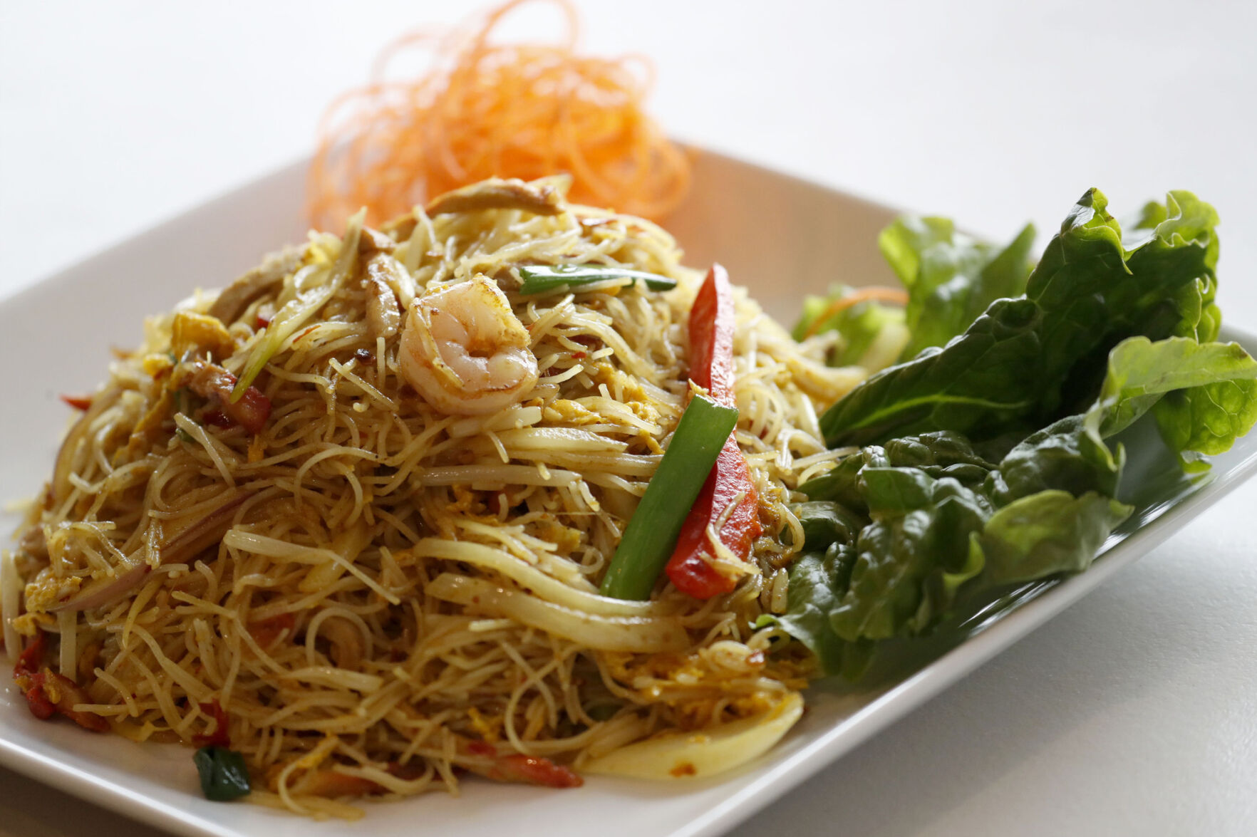 Singapore chow mein fun at Wok & Roll